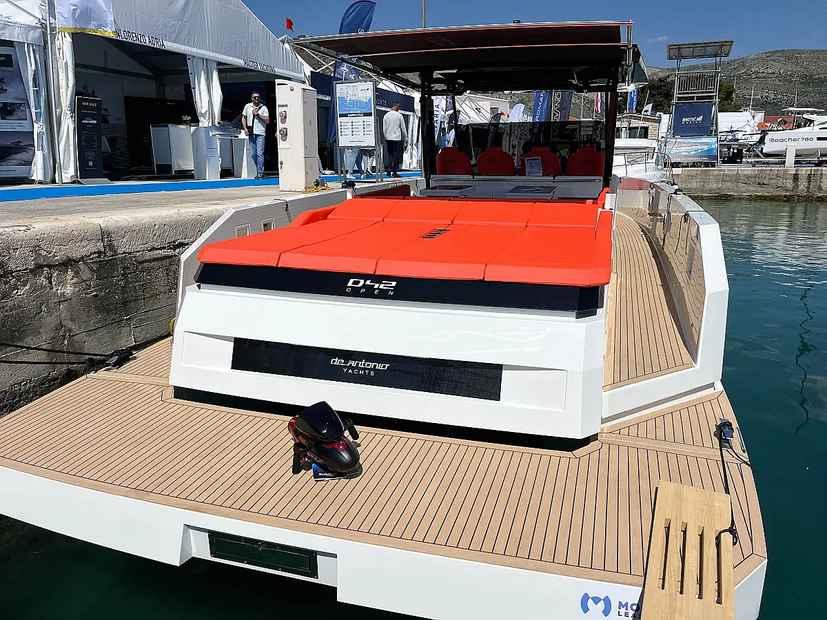De Antonio D42 Open - 
