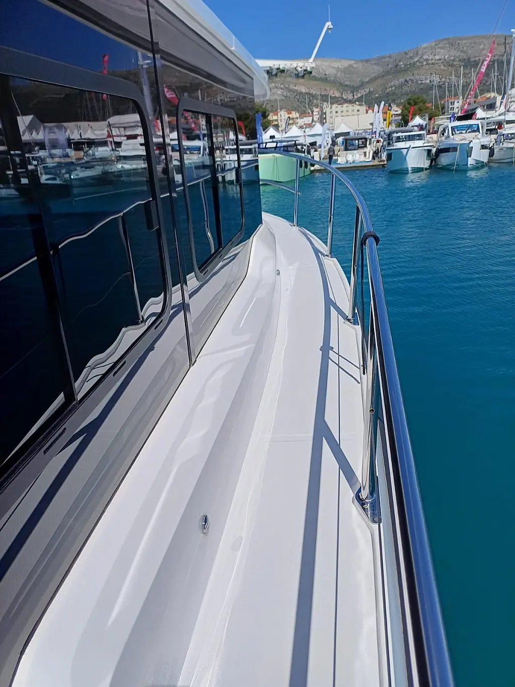 Nikhen Aquasun 34 Sedan LP - 