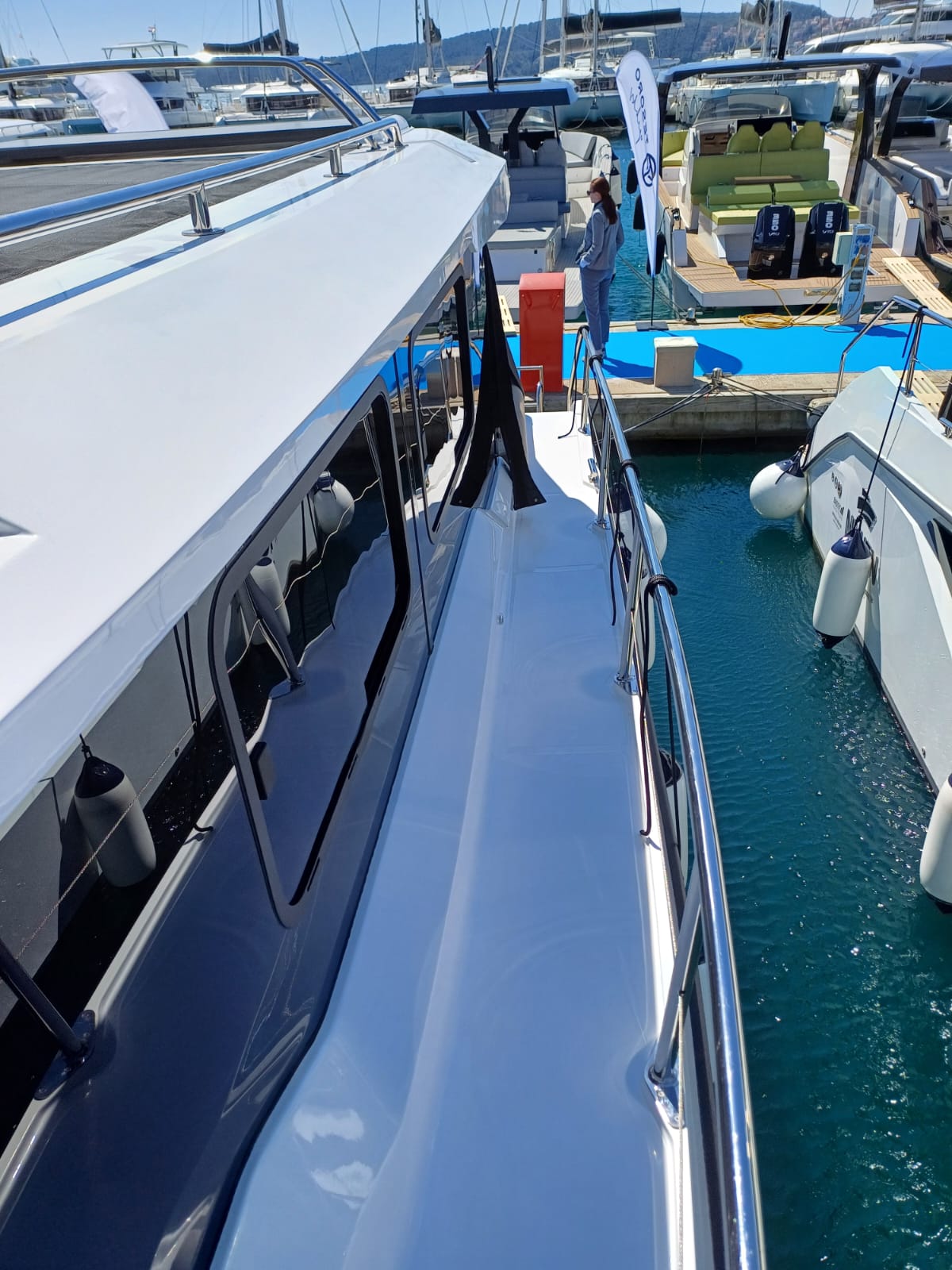 Nikhen Aquasun 34 Sedan LP - 