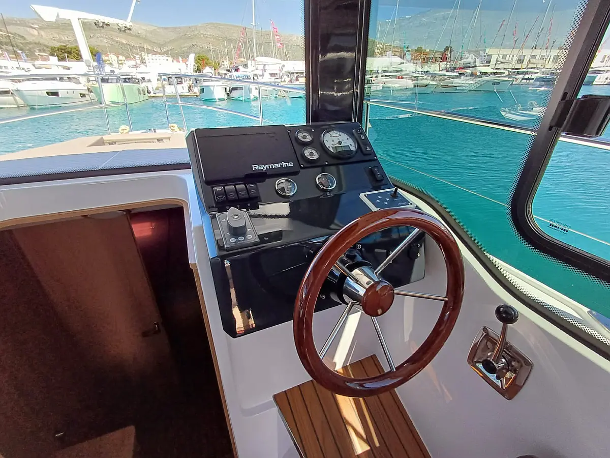 Nikhen Aquasun 34 Sedan LP - 