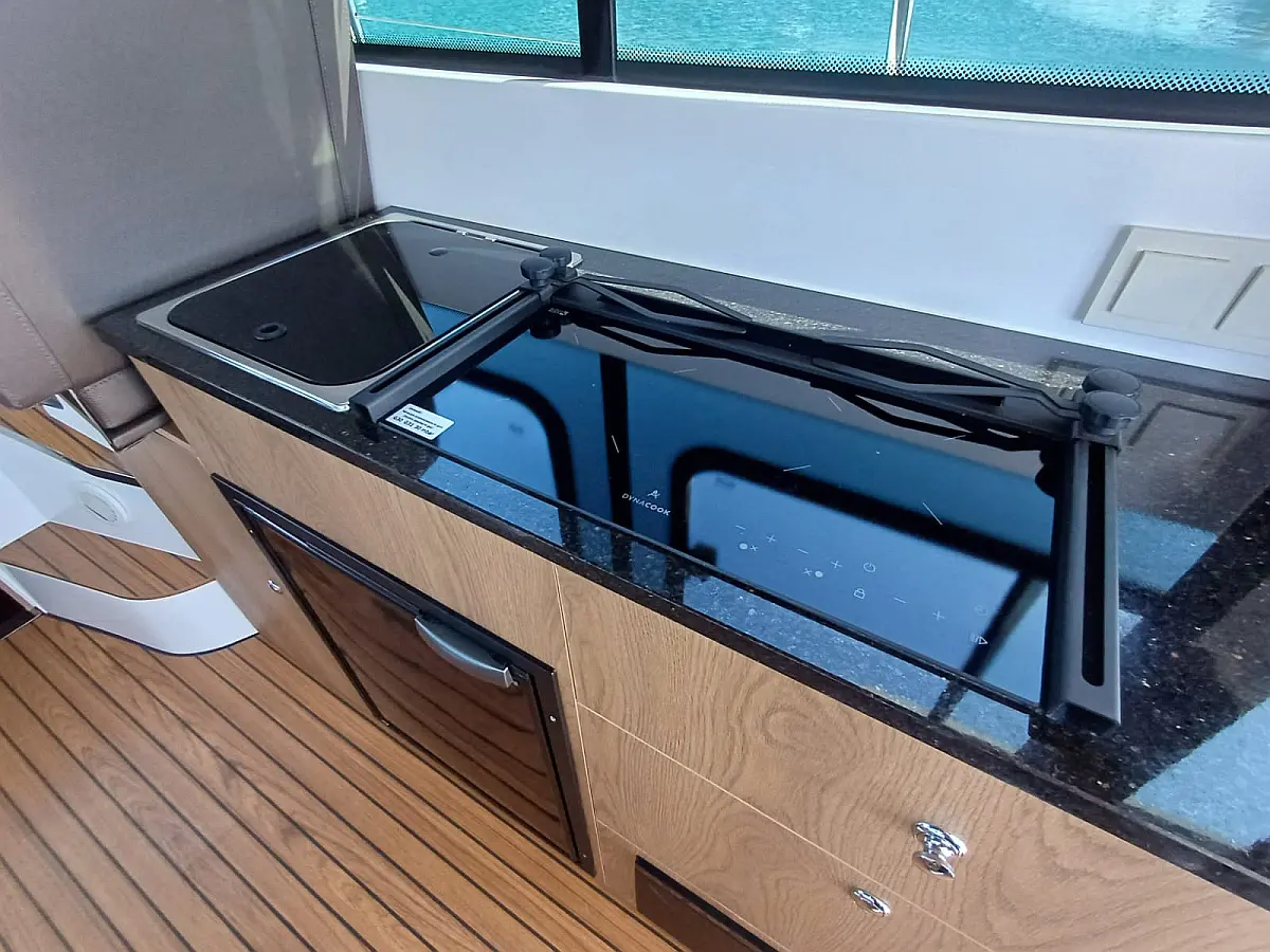Nikhen Aquasun 34 Sedan LP - 