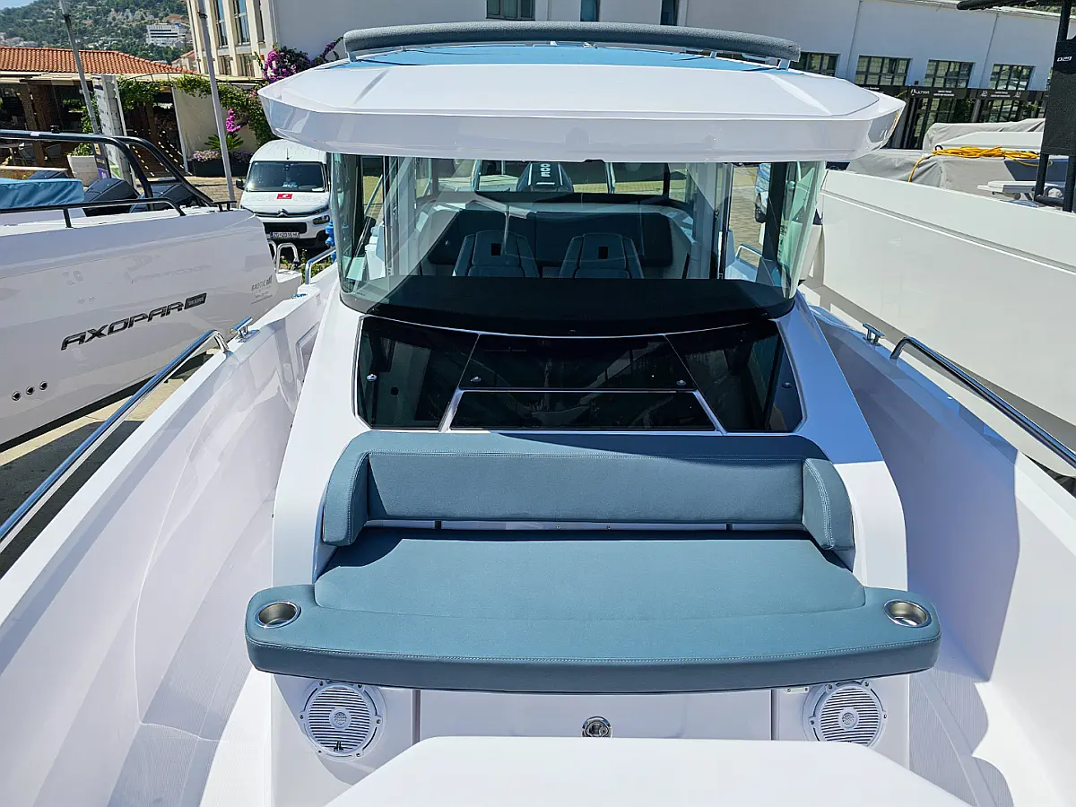 Axopar 29 XC Cross Cabin - Ema  - Layout image